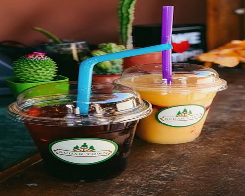 น้ำดื่มและผลไม้สด